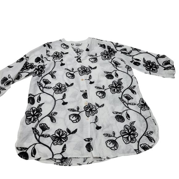 Kindred white and black embroidered button down top lagenlook - Picture 2 of 8